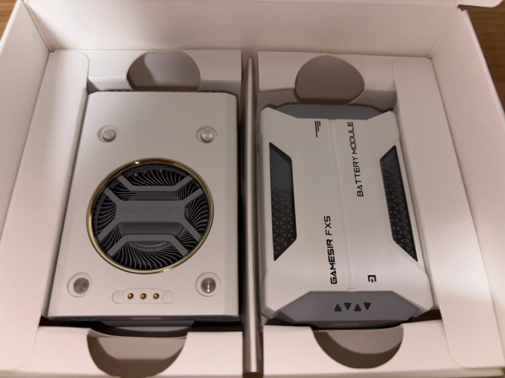 開封と第一印象：メカニカルでスタイリッシュ