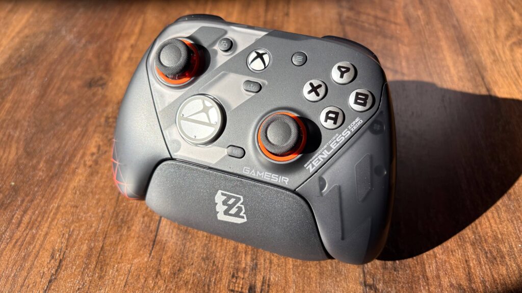 性能で安心、デザインで満足。買ってよかったが残るコラボモデル!