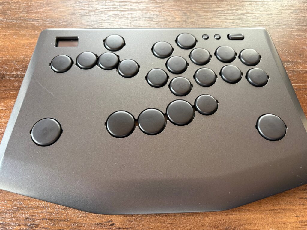 指が痛くなりにくい、“カチッ”と分かる押し心地